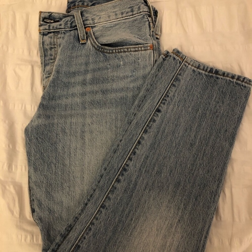 Women’s Levi’s jeans